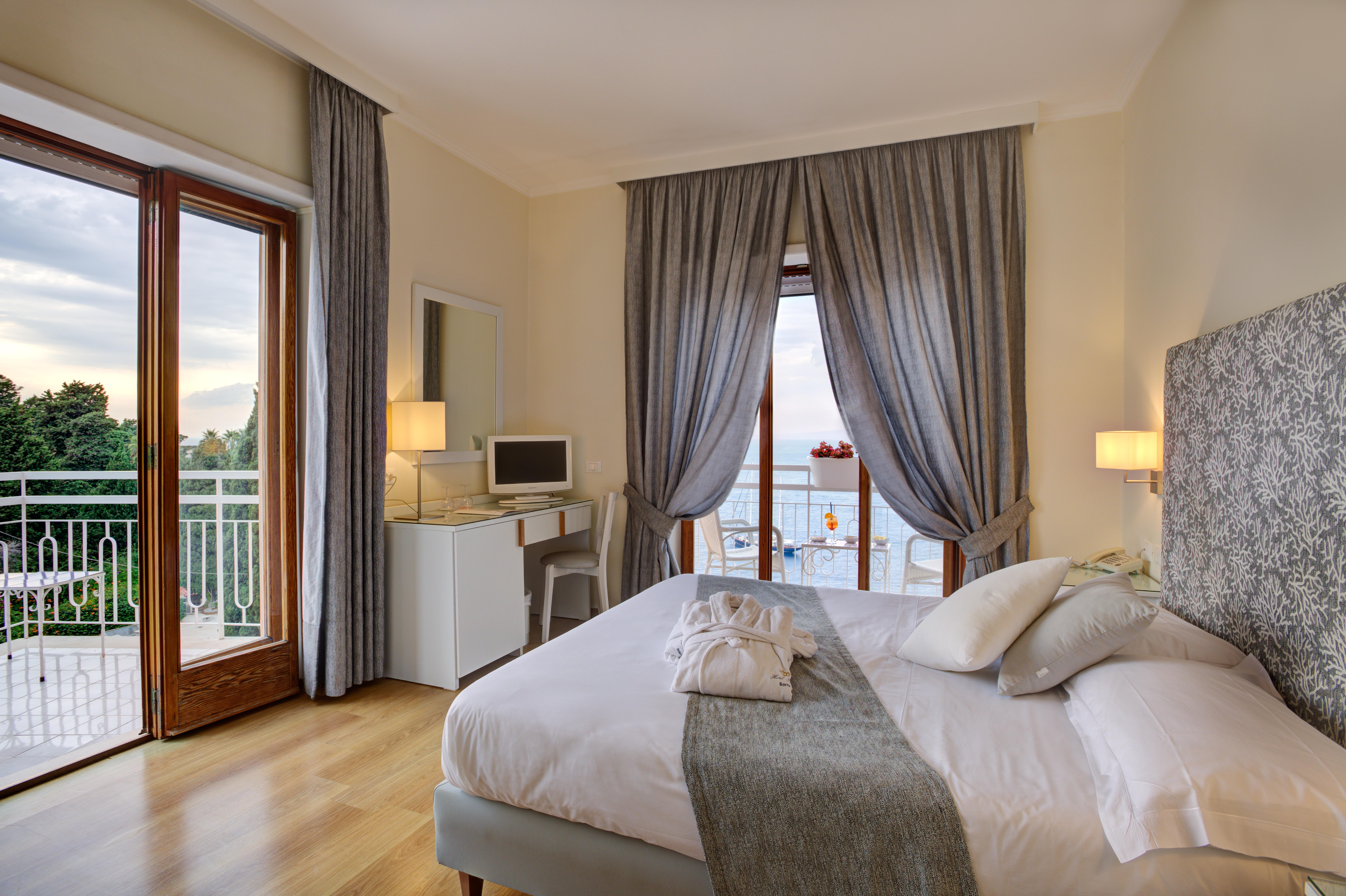 Boutique Hotel Regina Sorrento Exterior photo