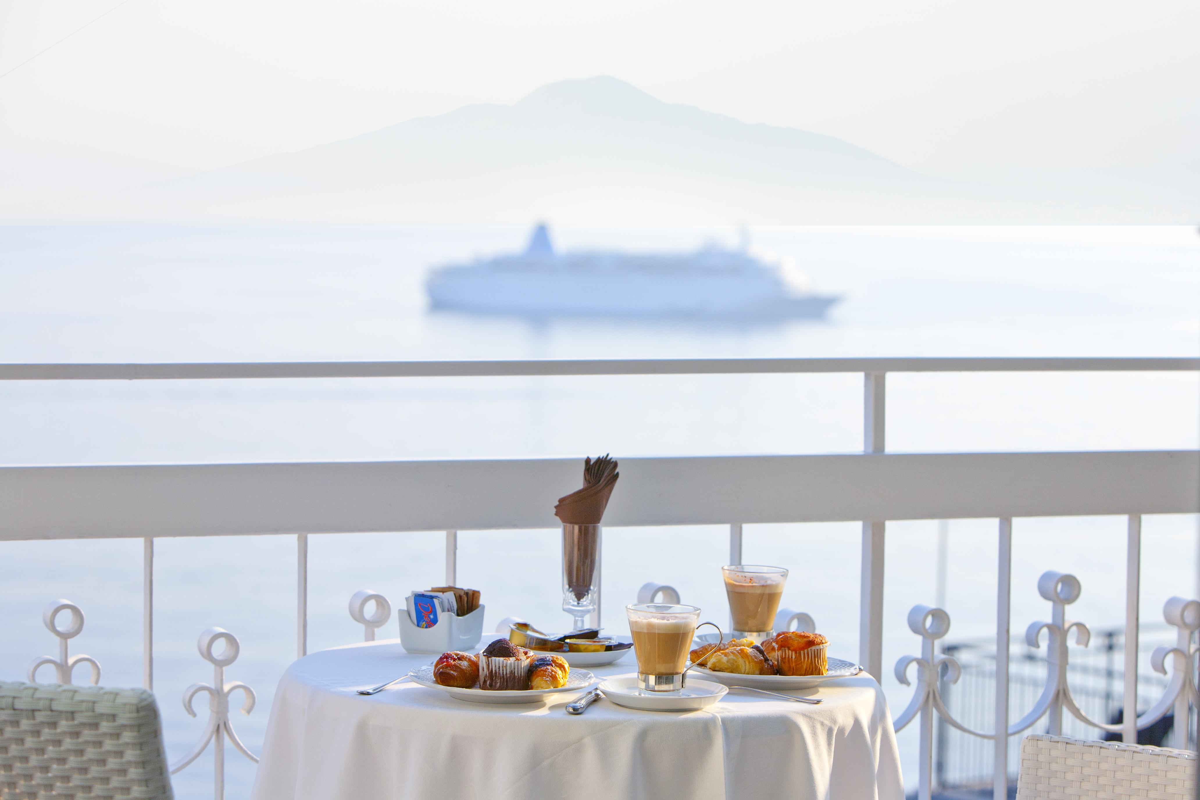 Boutique Hotel Regina Sorrento Exterior photo